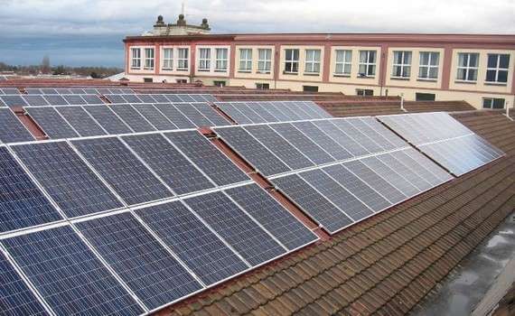 Centrale solaire photovoltaïque sur le toit de quatre bâtiments à Colmar